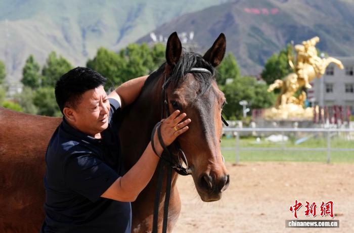 西藏马术队四十载传承 传统体育焕发新活力