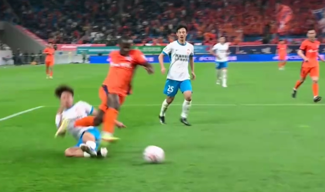 VAR四次争议判罚致青岛海牛主场失分 青岛西海岸