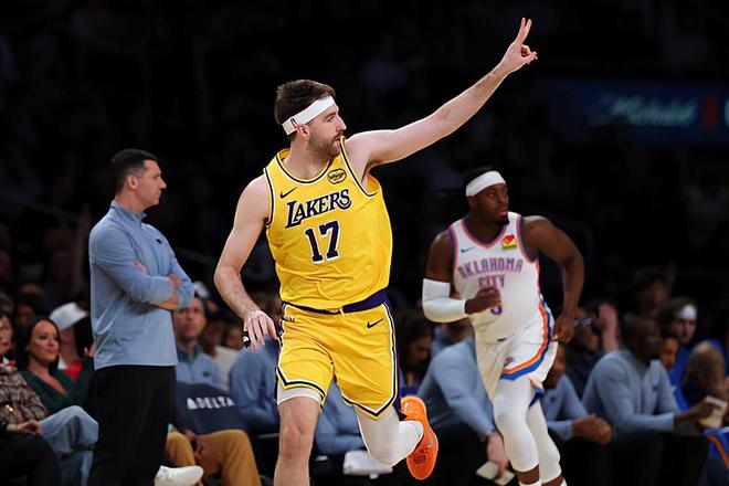 湖人轻取爵士锁定西部第四 蒂米首秀展现潜力