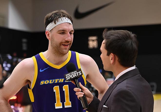 湖人轻取爵士锁定西部第四 蒂米首秀展现潜力