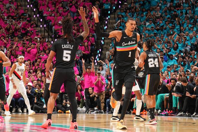 文班亚马季后赛首秀轰35+5创历史纪录 马刺7年重